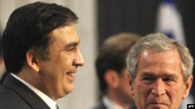 Did the United States encourage Mikheil Saakashvili to try to reclaim Georgia's breakaway provinces?