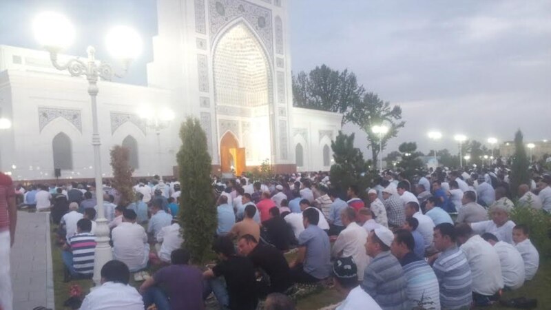 В мечетях Узбекистана агитируют на сбор хлопка