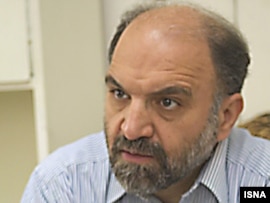 عبدالکریم سروش در دو سال اخیر به انتقادهای خود از حکومت جمهوری اسلامی شدت بخشیده است. 