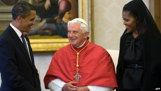 Pamje nga vizita e presidentit Obama dhe Zonjës së Parë, Michelle, në Vatikan. Viti 2009.