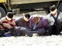 Suspected insurgents arrested in Ba'qubah awaiting transfer to a detention center (file photo) (epa)