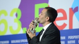 Nazif Mujić na dodjeli Zlatnog medvjeda za najboljeg glumca, Berlinale, 2013.