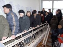 Line of people waiting to vote in Kyiv on March 26 (Ukrinform)