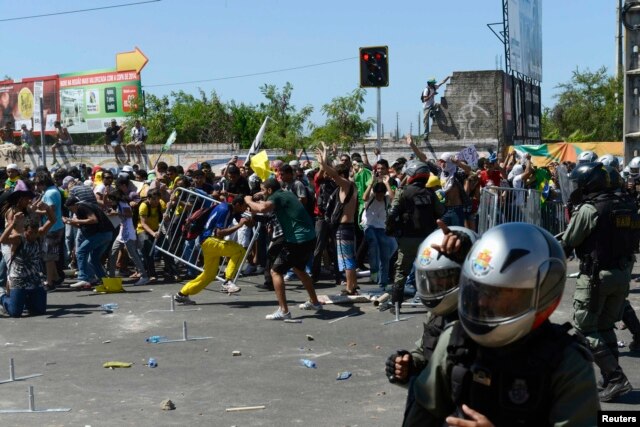 В Бразилии, в том числе в Форталезе, в последние годы регулярно случаются массовые протесты недовольных экономической политикой страны