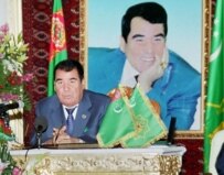 Niyazov opening a weaving mill in 2003 (ITAR-TASS)