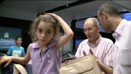 Jermenska devojčica iz Alepa na aerodromu u Jerevanu, jul 2012.