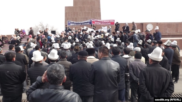 The Osh rally on March 5 in support of the accused lawmakers.