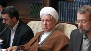 Ex-President Ali Akbar Hashemi Rafsanjani is flanked by current President Mahmud Ahmadinejad (left) and parliament speaker Ali Larijani (right).