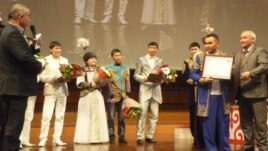 «Жастық жалынымыз саған – тәуелсіз Қазақстан» атты айтыстың марапаттау рәсімі. Астана, 19 желтоксан 2011 ж.