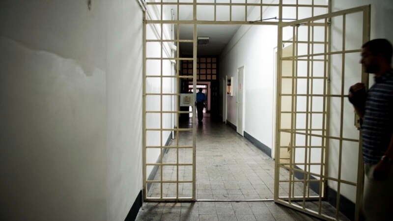 В Оше за отказ заниматься проституцией девушку заключили в СИЗО, обвинив в краже