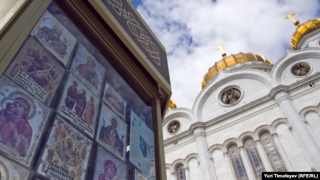 Shops near the Christ the Savior Cathedral in Moscow.