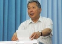 Kyrgyz President Bakiev voting in presidential elections in July 2005 (RFE/RL)