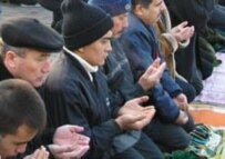 Kazakh muslims at prayer (file photo) (RFE/RL)