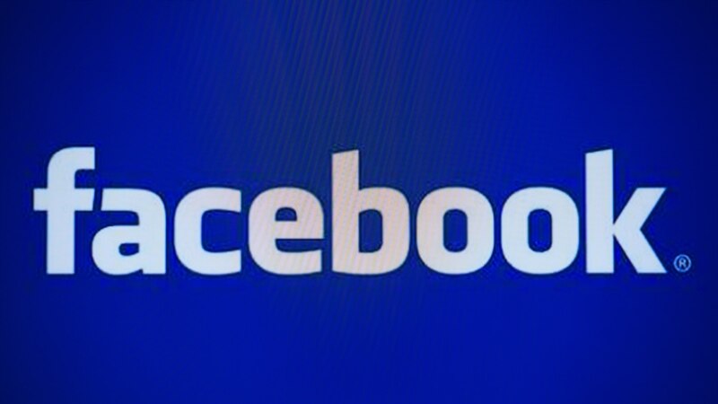 Роскомнадзор опроверг отказ Facebook переносить данные в Россию