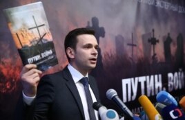 Илья Яшин представляет доклад "Путин. Война"