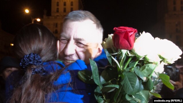 Belarus -- Former presidential candidate Andrei Sannikau after he has been realized from prison. Minsk 15apr2012
