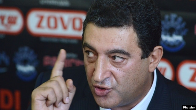 Armenia - Former Environment Minister Vartan Ayvazian at a news conference in Yerevan, 17Sep2012.