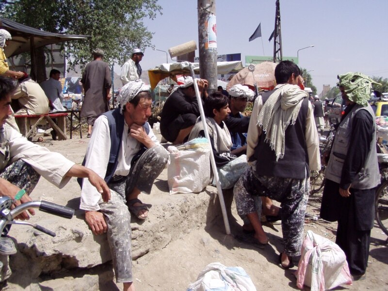 مرد و زن ، پیر و جوان را دل پریشان آمده