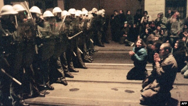 Nenasilna revolucija u Češkoj, Baršunasta revolucija, Prag, novembar 1989. 
