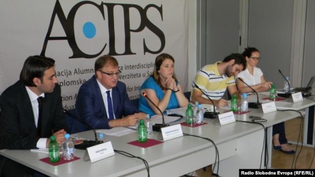 Učesnici javne diskusije o popisu