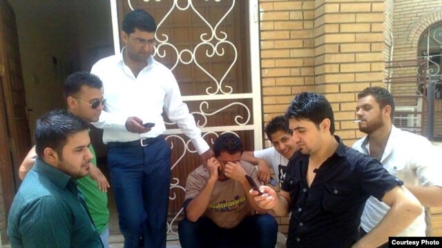 Iraq -- Texting in Baghdad, Jun2011
