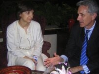 Parnaz Azima with RFE/RL President Jeff Gedmin in Washington (RFE/RL)