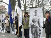 The removal of the Soviet war memorial sparked protests, not only online (ITAR-TASS)
