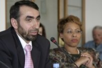 Imam Mohamad Bashar Arafat and Joyce Davis at the April 25 roundtable (RFE/RL)