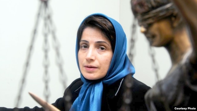 نسرین ستوده در دفتر وکالتش در تهران