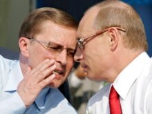 Russia -  President Vladimir Putin (R) listens the remarks of First Deputy Prime Minister Sergei Ivanov (L) while attending the opening ceremony of the MAKS-2007 international air show in Zhukovsky, 21Aug2007