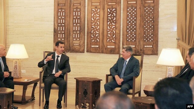 Presidenti i Sirisë, Bashar al-Assad, gjatë takimit me një delegacion nga Jordania. Damask, 11 shkurt 2013.