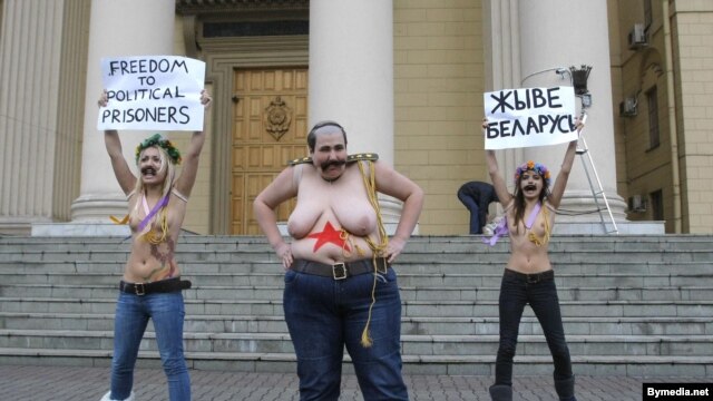 Акцыя кампаніі Femen насупраць беларускага КДБ 19 сьнежня 