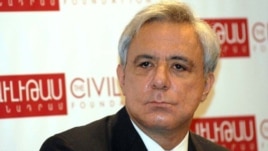 Former Foreign Minister Vartan Oskanian attends a public event at the Civilitas Foundation in Yerevan in February 2011.