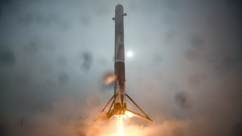  SpaceX      Dragon