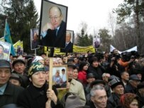 An opposition rally in March (RFE/RL)