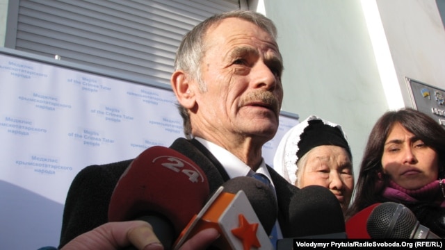 Crimean Tatar leader Mustafa Dzhemilev (file photo)