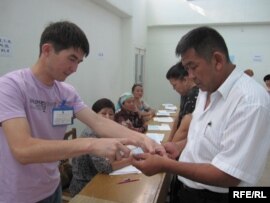 Конституционный 
референдум в Киргизии. Возможно, республика станет парламентской. Но не 
сразу