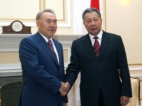 Nazarbaev (left) and Bakiev today in Bishkek (RFE/RL)
