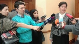 Тамара Дүйсенова (оң жақта), Қазақстанның еңбек және әлеуметтік қорғау министрі. Астана, 26 ақпан 2014 жыл
