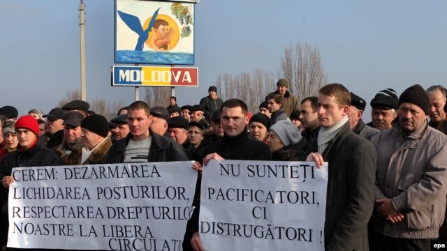 Demonstrators in Moldova call for the removal of checkpoints controlled by  Russian troops after the fatal shooting of an 18-year-old man at the Vadul Iui Voda checkpoint on January 1.