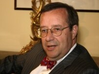 Estonian President Toomas Hendrik Ilves speaking to RFE/RL today (RFE/RL)