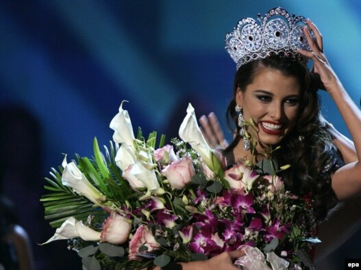 Venesueladan olan 18 yaşlı Stefaniya Fernandes «Dünya gözəli-2009»un qalibi olub