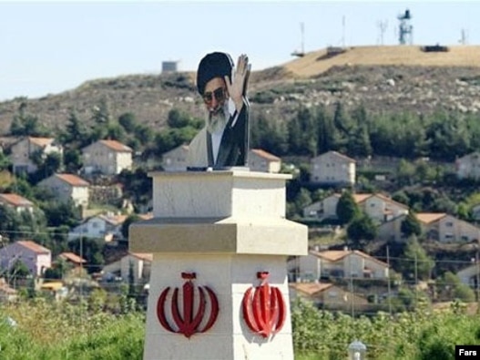 مجسمه آیت‌الله خامنه‌ای در جنوب لبنان