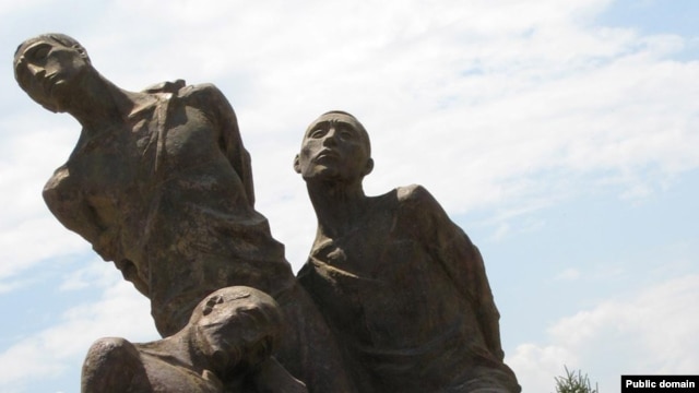 A Kyrgyz sculpture commemorating those those who were massacred in Chon Tash