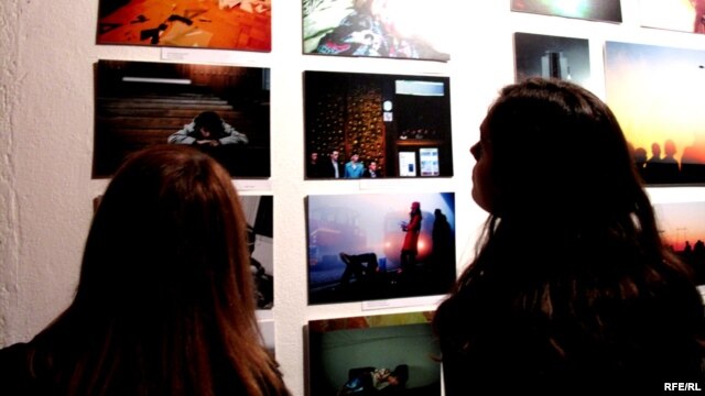 Ekspozitë e përbashk\t e të rinjve nga Kosova dhe Serbia, Prishtinë, maj 2011. 