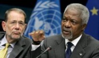 Kofi Annan (right) and Javier Solana in Brussels on August 25 (epa)