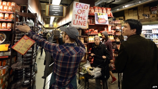 People navigate the aisles of a Whole Foods Market in midtown New York on October 28, as residents stocked up on food and other items in preparation for Hurricane Sandy.