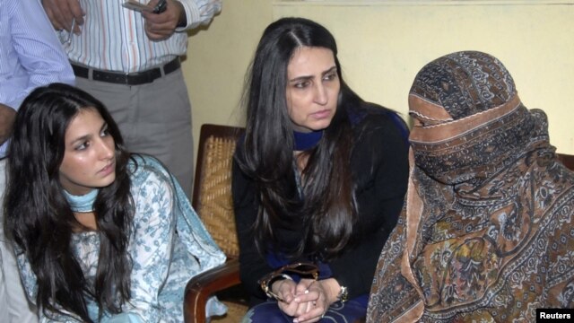 The daughter and wife of the governor of Punjab Province speak to Aasia Bibi (right), who has been sentenced to death for blasphemy 