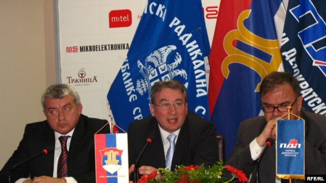 Mladen Bosić, Mladen Ivanić i Milanko Mihajlica potpisuju koalicioni ugovor povodom opštih izbora u BiH, mart 2010.