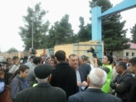 Cəmil Həsənlinin görüşündə qarşıdurma